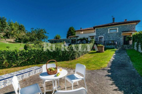 Casa Carmen 5 Situada en una zona muy tranquila a 2 km de Ribadesella